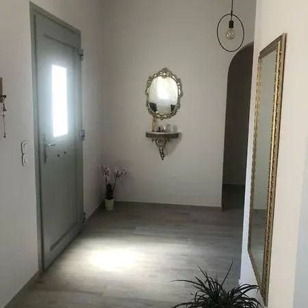 Holiday home οικία στην πόλη γαλανάδο *